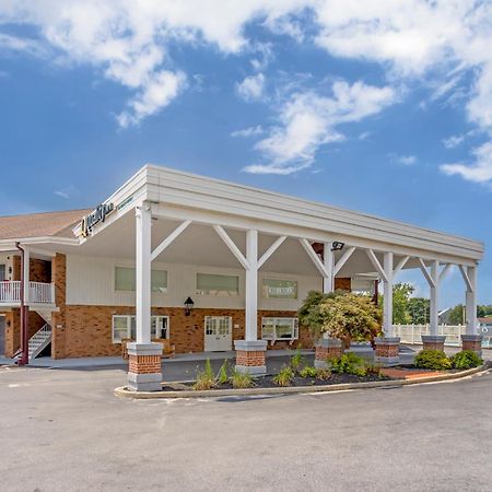 Quality Inn Smoketown  Exterior photo